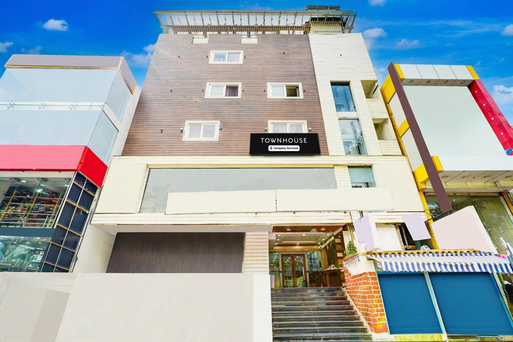 Super Townhouse Mg Road Near Commercial Street Bangalore Exterior photo