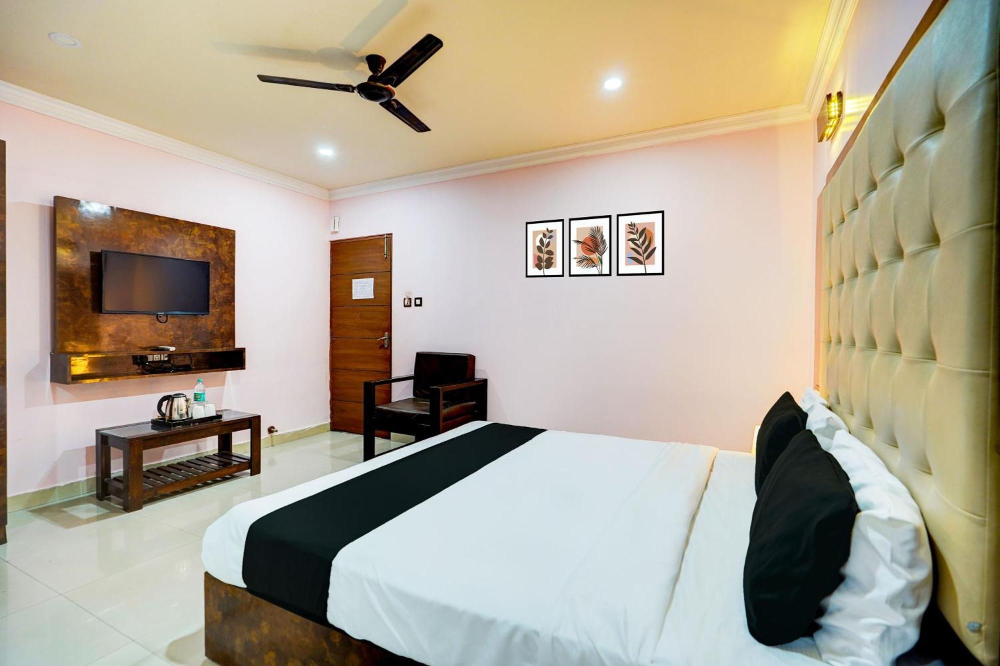 Super Townhouse Mg Road Near Commercial Street Bangalore Exterior photo