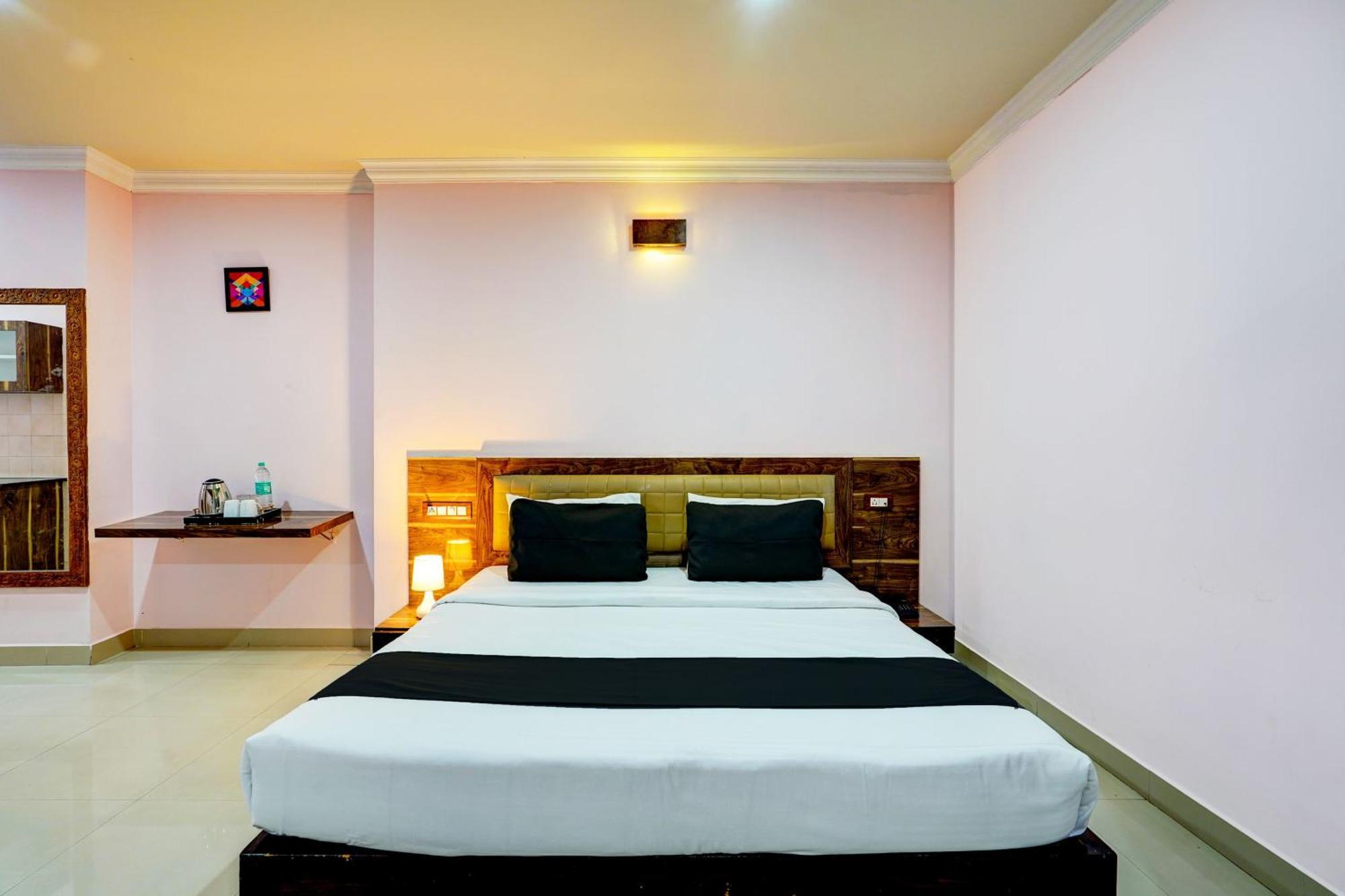 Super Townhouse Mg Road Near Commercial Street Bangalore Exterior photo
