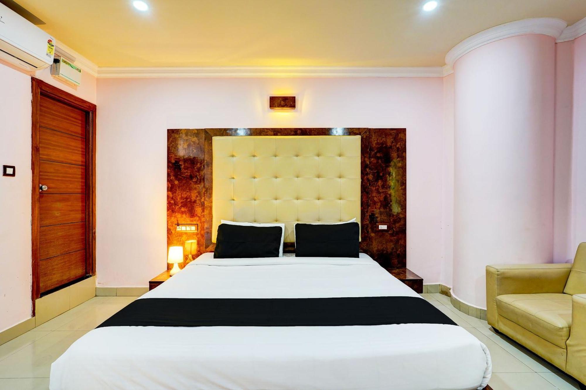 Super Townhouse Mg Road Near Commercial Street Bangalore Exterior photo