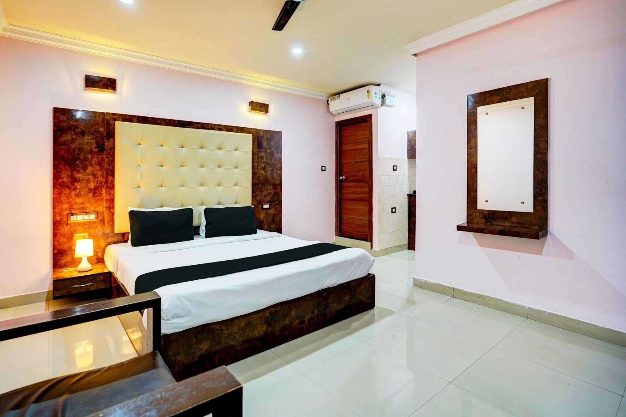 Super Townhouse Mg Road Near Commercial Street Bangalore Exterior photo