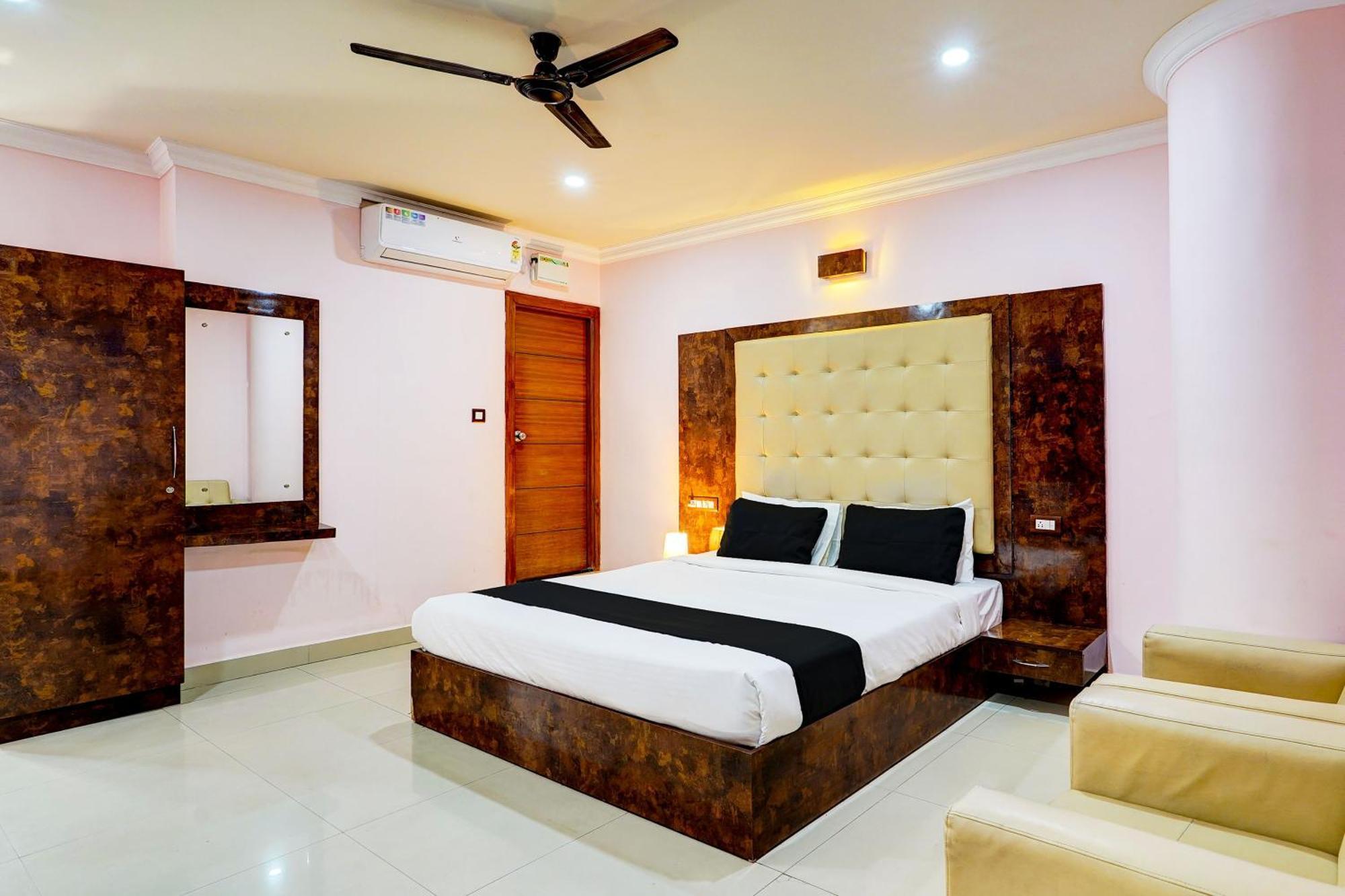Super Townhouse Mg Road Near Commercial Street Bangalore Exterior photo