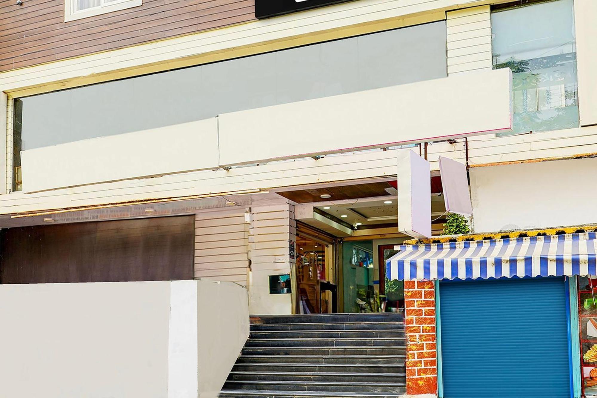 Super Townhouse Mg Road Near Commercial Street Bangalore Exterior photo