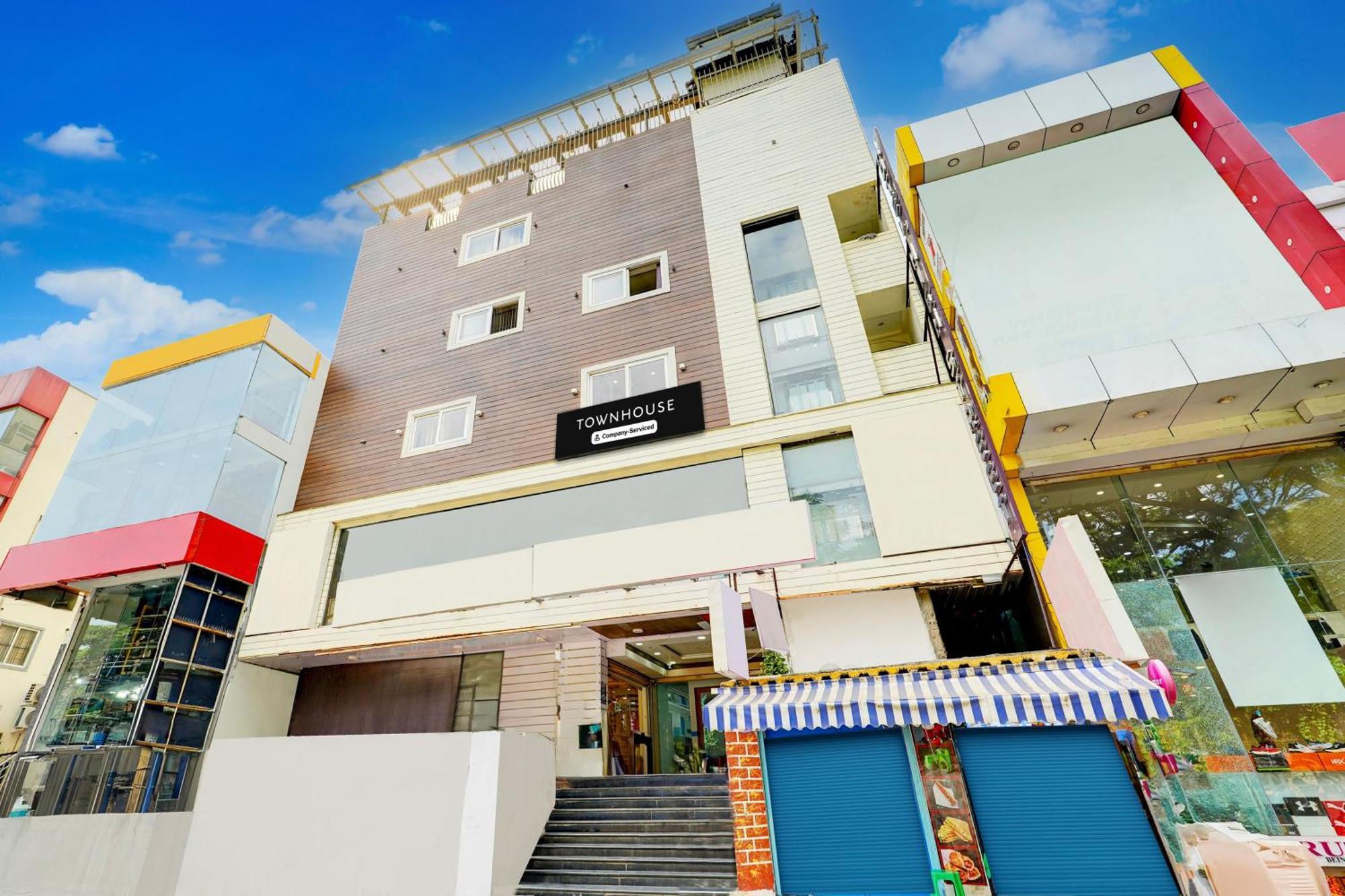 Super Townhouse Mg Road Near Commercial Street Bangalore Exterior photo