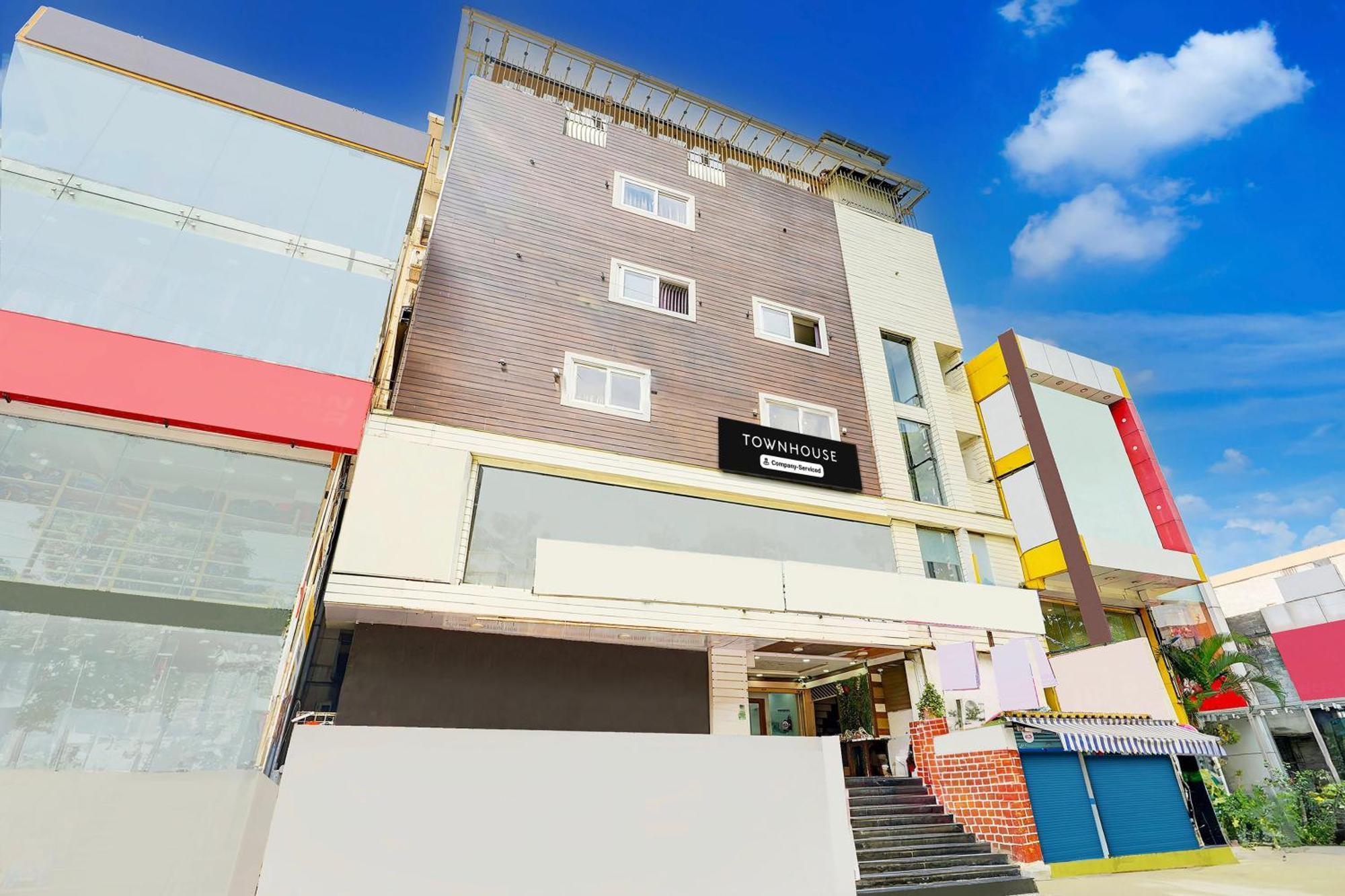 Super Townhouse Mg Road Near Commercial Street Bangalore Exterior photo