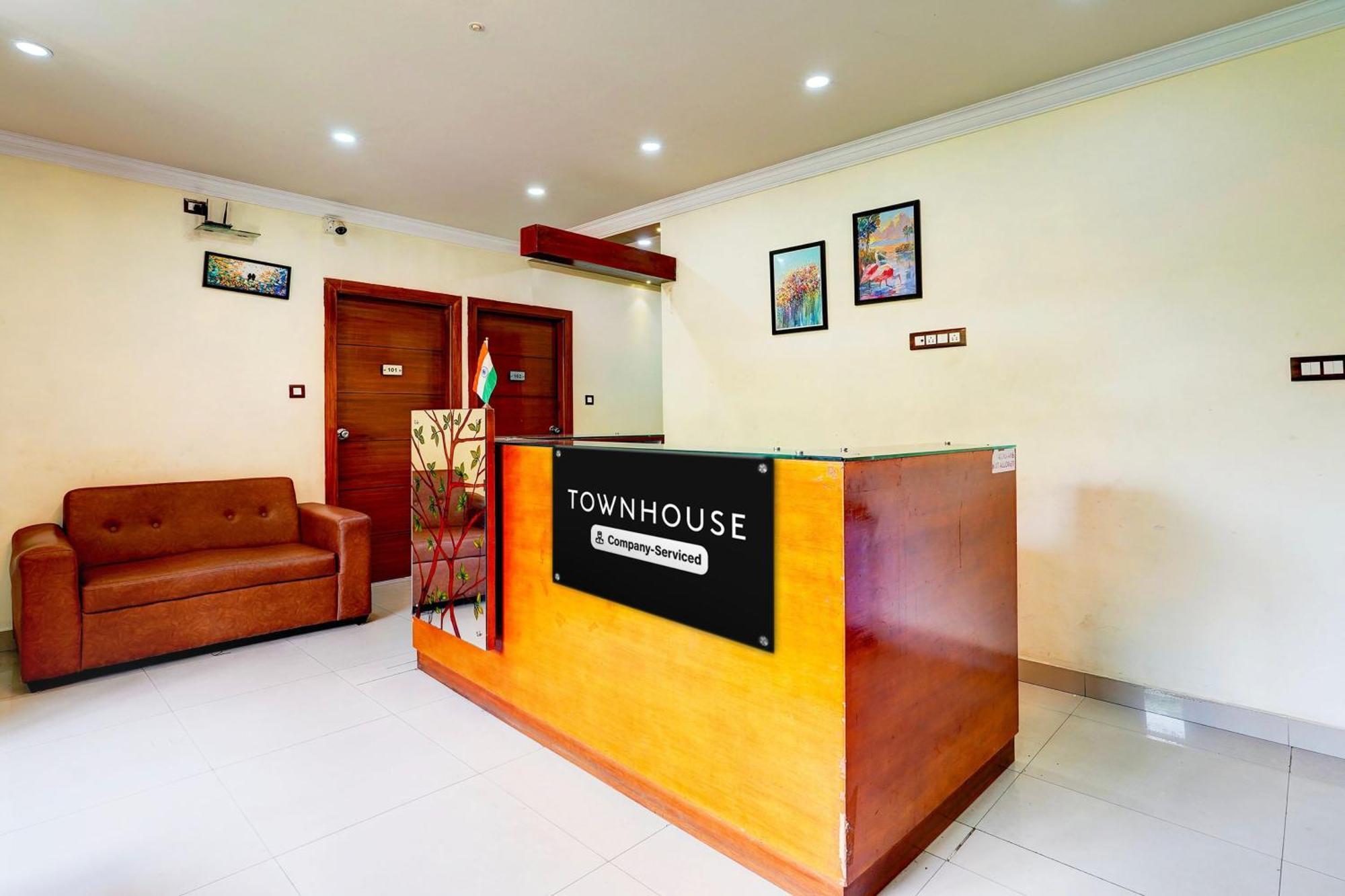 Super Townhouse Mg Road Near Commercial Street Bangalore Exterior photo
