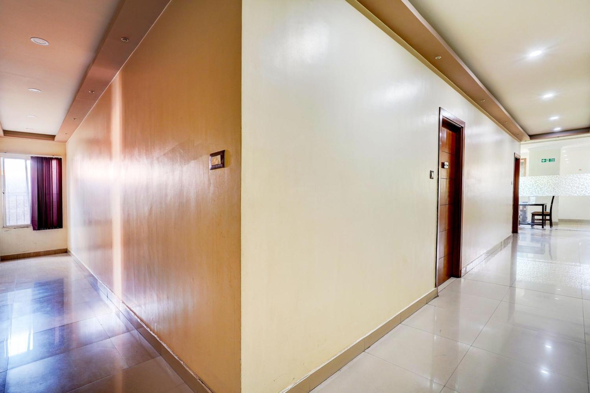Super Townhouse Mg Road Near Commercial Street Bangalore Exterior photo